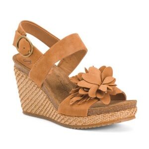 SOFFT
Suede Cali Hand Cut Flower Blossom Comfort Sandals